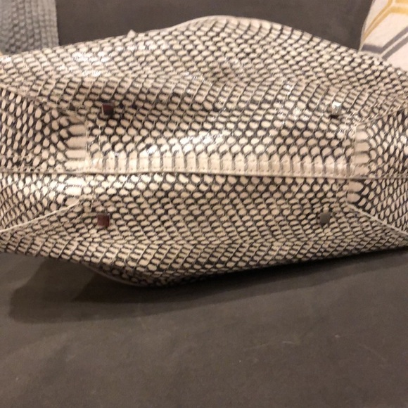 Vince Camuto 100% leather shoulder bag with draw cinch.  Silver hardware - Picture 3 of 9